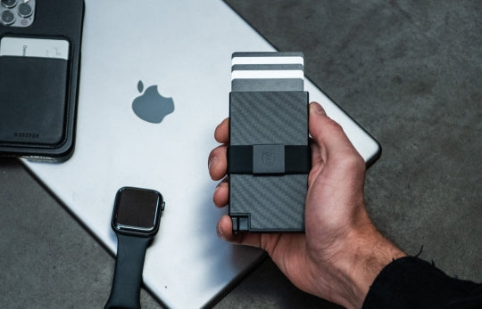 Unbreakable and Light: The Science Behind Carbon Fiber Wallets