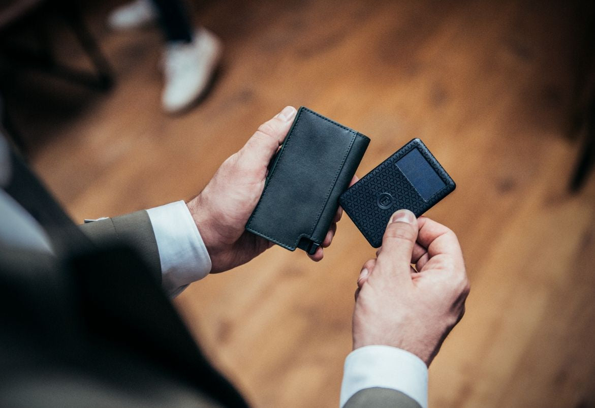 Ekster AirTag Wallet - This New Cardholder is a Lot Smarter