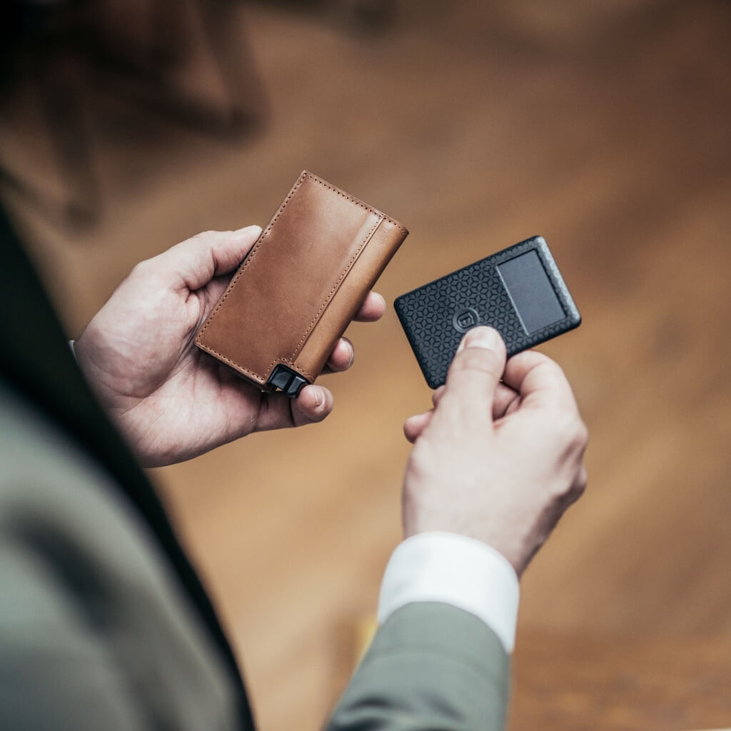 Authentic Louis Vuitton Men's Wallet W/Box and the pouch